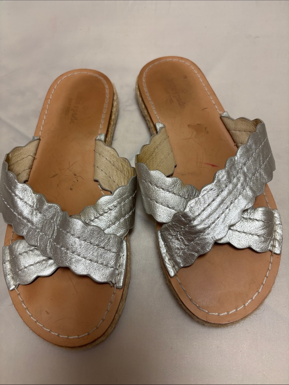 Kate Spade Ibiza Leather Flat Slide Scalloped Sandal Silver Sz 7